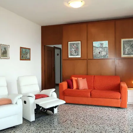 Lägenhet ;villino Mariangela 157s Serra SantʼAbbondio